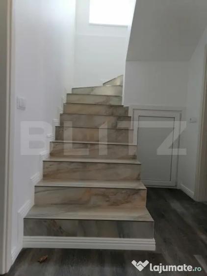 Casă cu 7 camere cu Teren 488 Mp în Valea