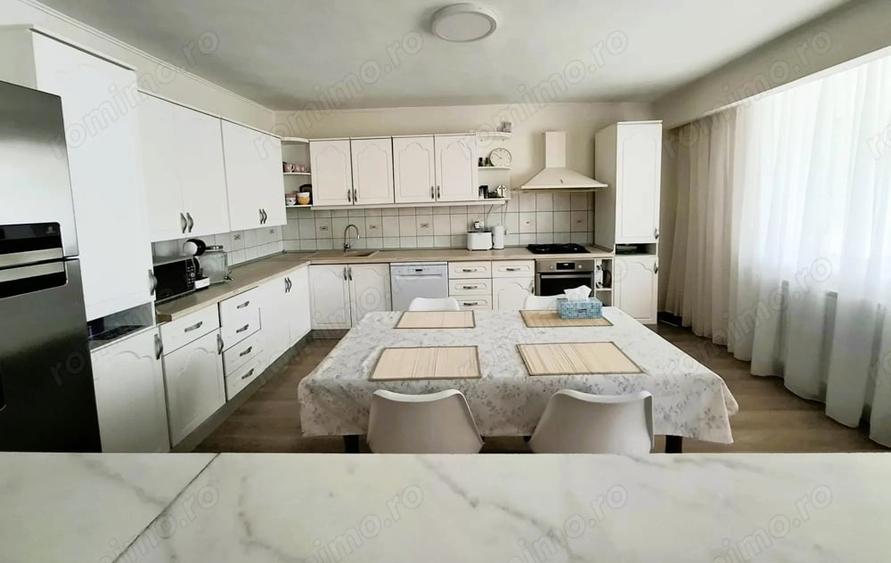 Casă cu 6 camere cu Teren 3150 Mp în Central