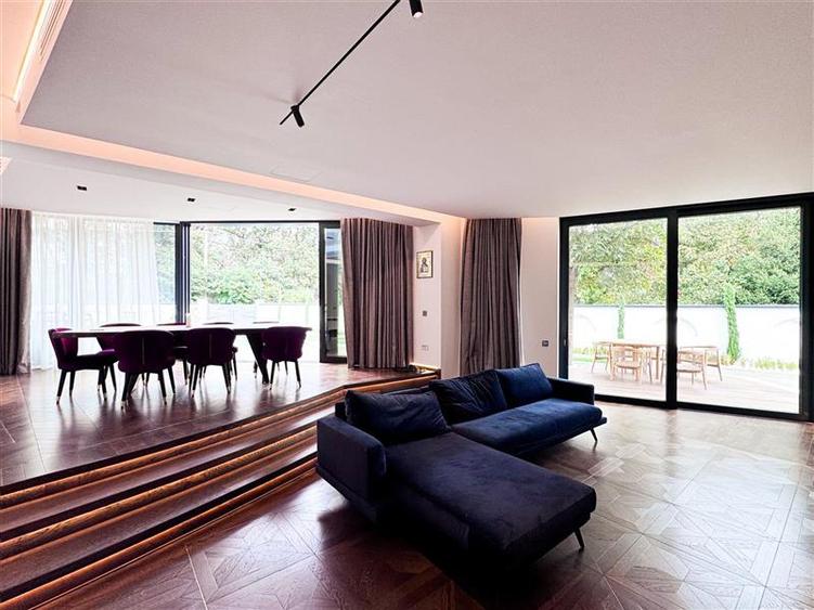 Casă individuală cu 12 camere cu Piscina în Băneasa