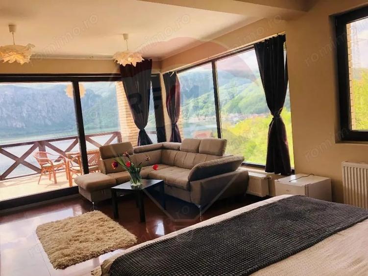 Casă cu 32 camere cu Teren 4600 Mp în Dubova