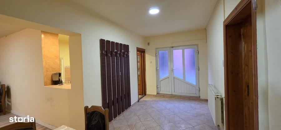 Casă cu 4 camere decomandat în Decebal