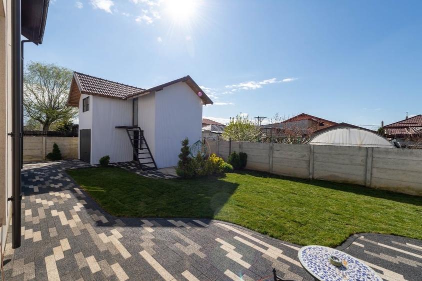 Vila Tunari  la cheie si garaj cu spatii de depozitare - 3