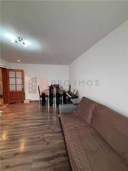 Apartament 3 camere cf 1 decomandat zona Micro 3 - 1