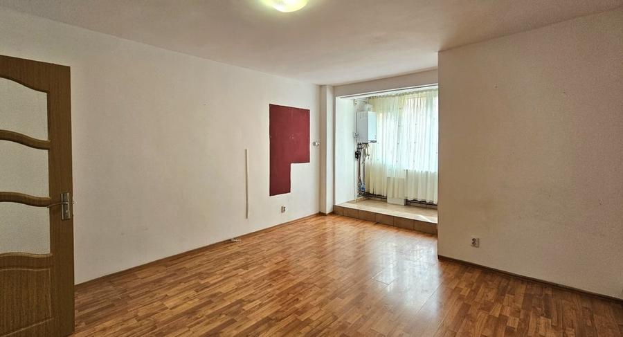 Garsoniera Etaj 1 - 500 M Lacul Noua - 2