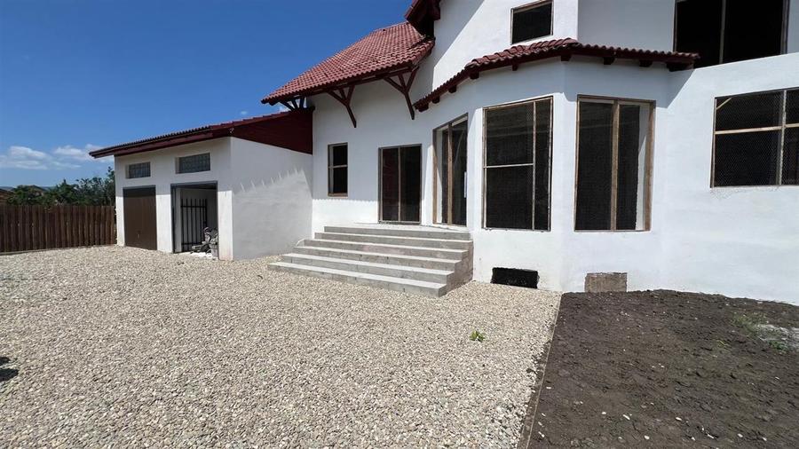 Vila la rosu intr o zona rezidentiala exclusivista Halchiu - 21