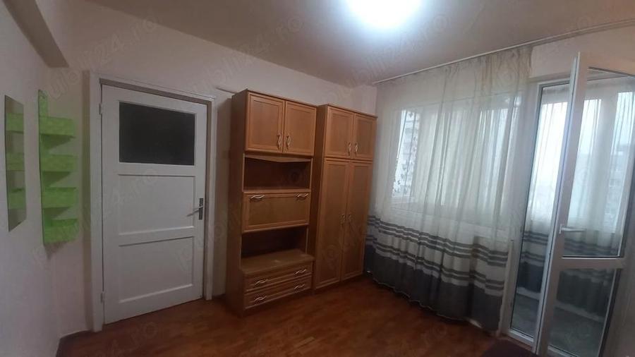 Inchiriez o camera intr-un apartament cu 3 camere - 4