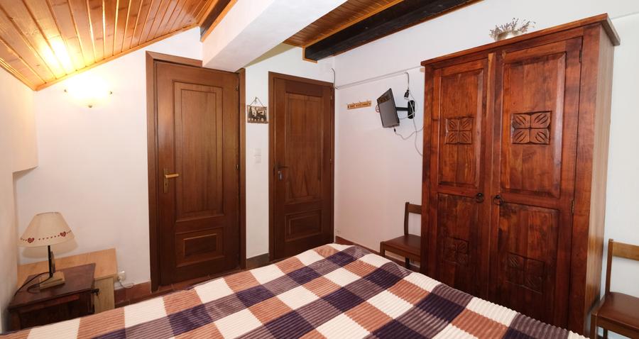 Vanzare 2 vile noi, mari superbe si 1905 mp teren la munte in Cheia Prahova - 9