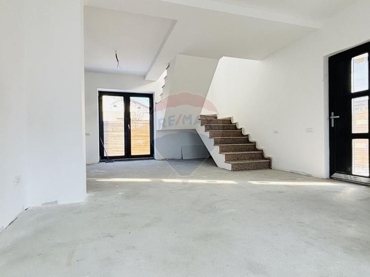 Vilă cu 4 camere de vânzare - 2