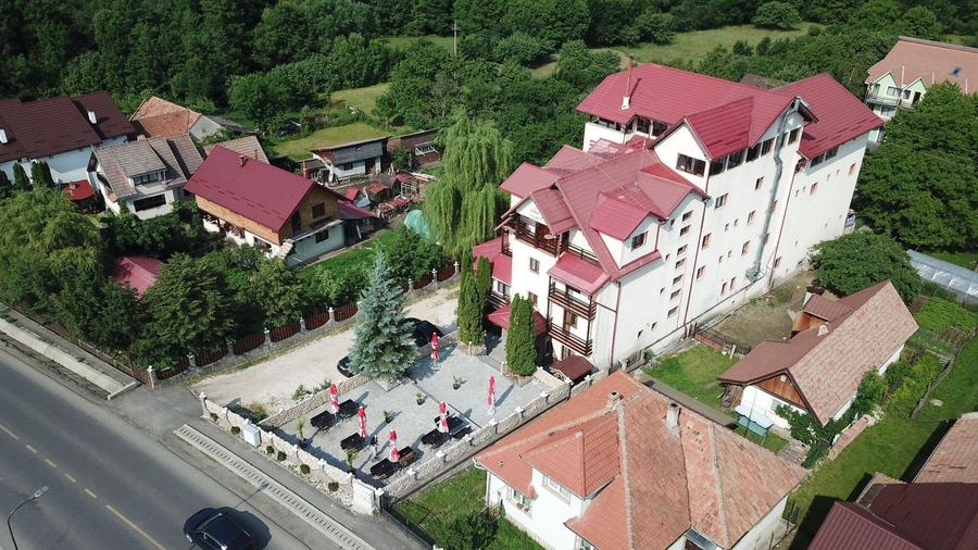 HOTEL BRAN– ZONA PREMIUM / 31 UNITĂȚI CAZARE / SPA / RESTAURANT - 1