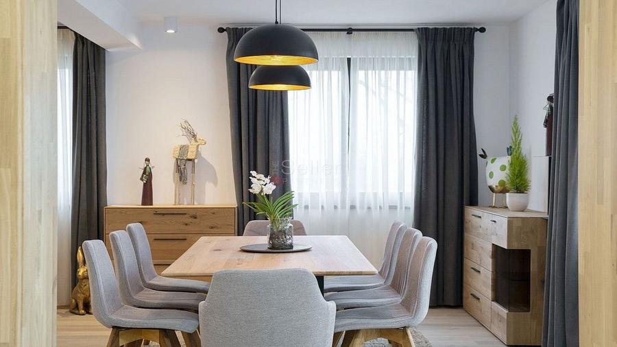 Priveliste frumoasa catre Masivul Postavarul - 2