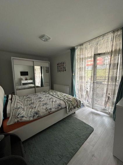 Inchiriez apartament 3 camere - 1