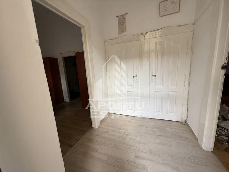Apartament cu 3 camere semidecomandat în Central