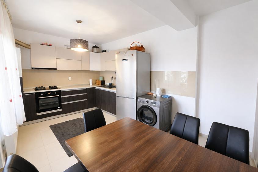 Vila 4camere,mobilat si utilat complet, la 2 pasi de București,aproape de scoala - 6