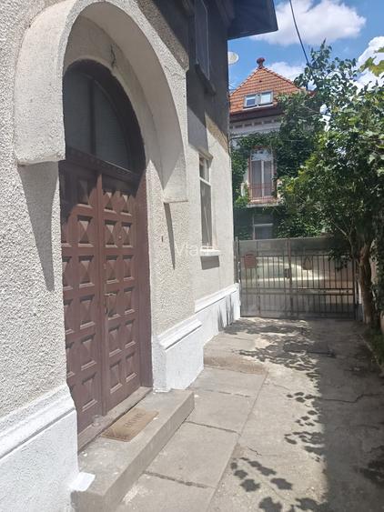 Casă de vânzare – 5 camere într-o vilă interbelică, 125 mp Casă de vânzare – 5 camere într-o vilă interbelică, 125 mp