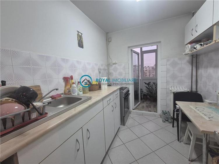 Royal Imobiliare - Vanzare apartament 2 camere zona 9 Mai - 8