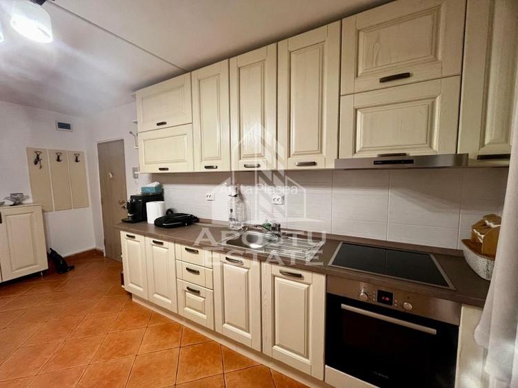 Apartament 3 camere, parter, zona Lipovei