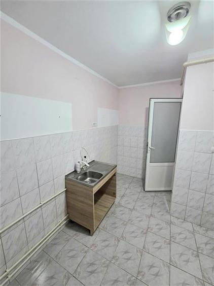 Apartament 3 Camere, Decomandat Macul Rosu - 4