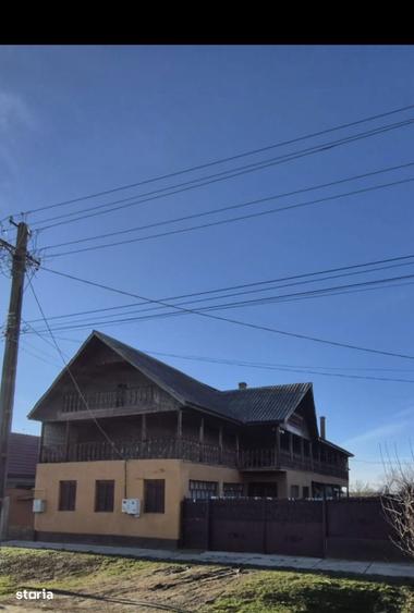 Casa Loc. Santana,25km de Arad, gradina 1933 mp front stradal dublu - 1