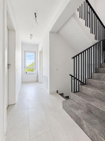 Duplex cu 5 camere cu Canalizare în Aradului