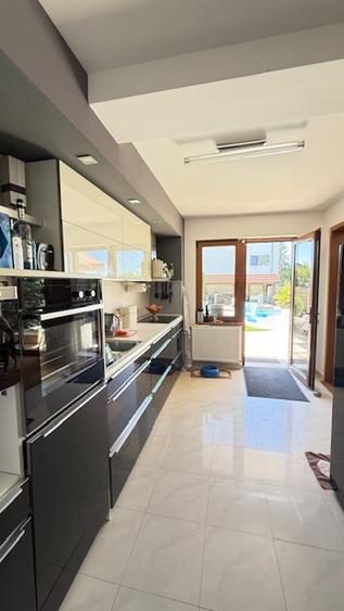 VILA P+E (2008) superba cu piscina si barbeque! - 11