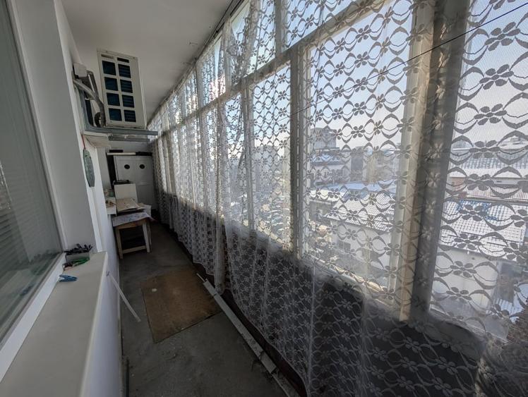 Decomandat, etaj intermediar - 2 camere - spatios - 10