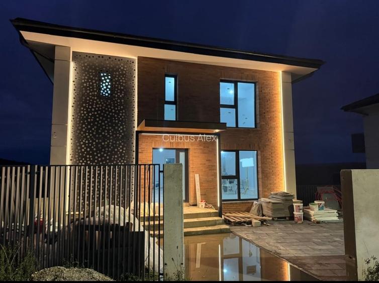 Casa individuala premium de vanzare cu view deosebit in Dezmir 207mp si t. 470mp