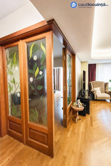 Apartament cu 4 camere, mobilat în Unirii