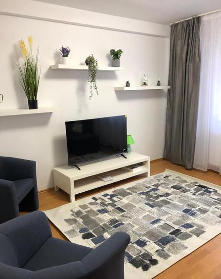 Apartament cu 3 camere, decomandat - zona Centru Civic - 1