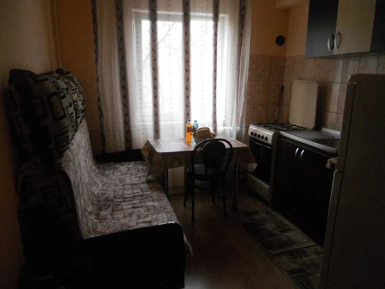 Apratament cu o camera, etajul 3/4, zona Podu Ros - 5