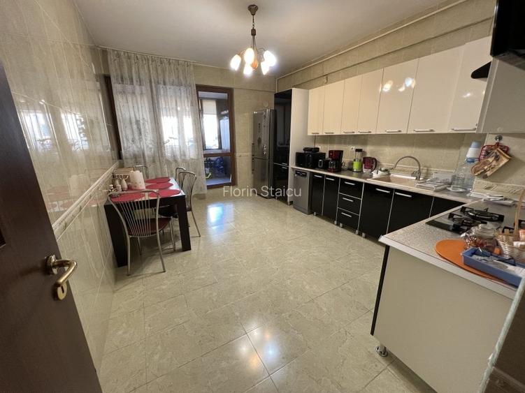 Apartament cu 3 camere semidecomandat, mobilat în Prelungirea Ghencea Apartament cu 3 camere semidecomandat, mobilat în Prelungirea Ghencea
