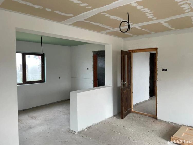 Vand Casa ?i Teren in Raturile Medie?ului - 1