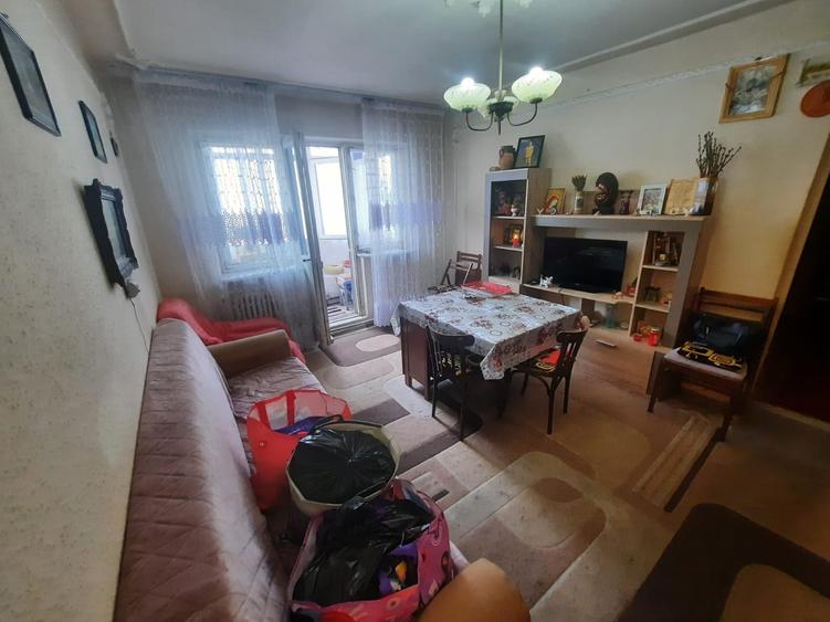 Apartament cu 3 camere, etajul 3/4, zona Dacia - 1