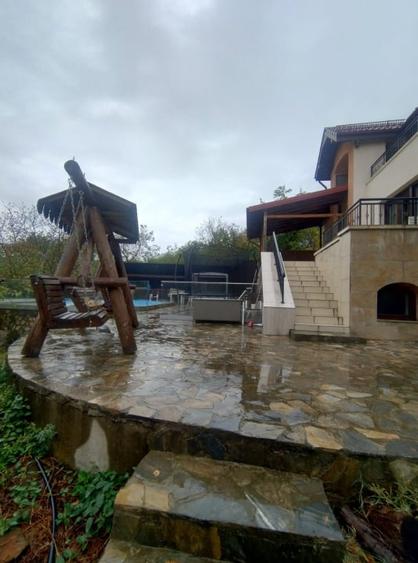 Casă individuală cu 5 camere cu Canalizare în Vălenii de Munte