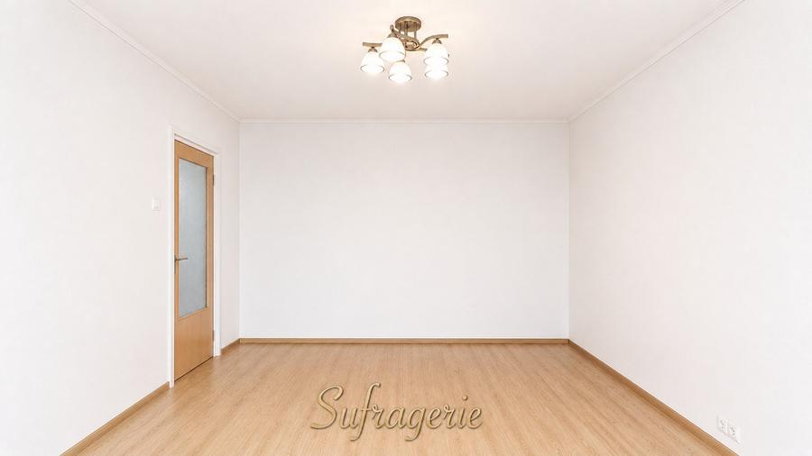 Apartament cu 3 camere decomandat în Titan