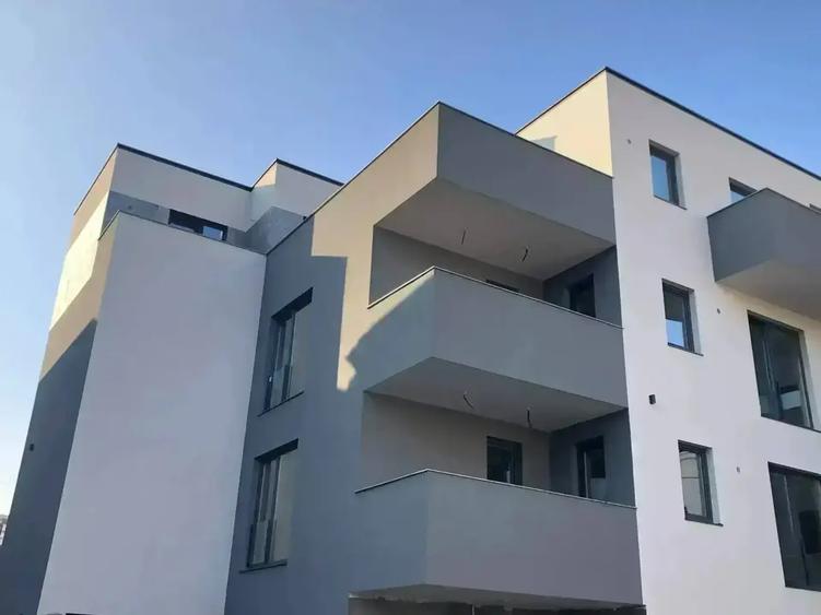 Apartament cu 3 camere decomandat în P-ța Unirii