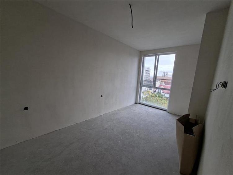 Apartament cu 3 camere semidecomandat în Mărăști