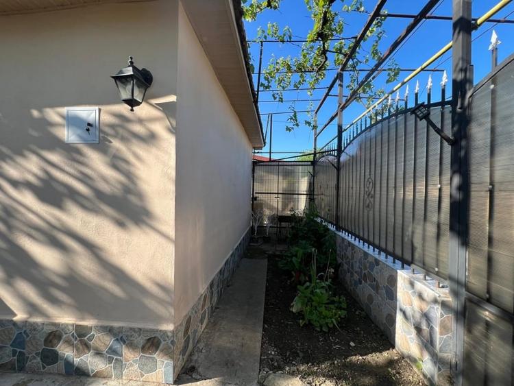 Casă individuală cu 3 camere cu Canalizare în Km 5