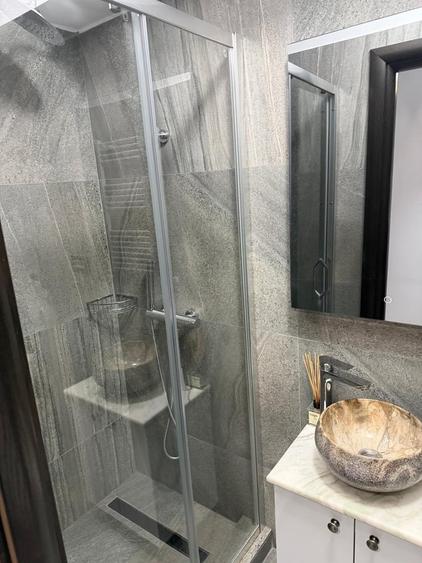 Apartament cu 4 camere decomandat în Titan
