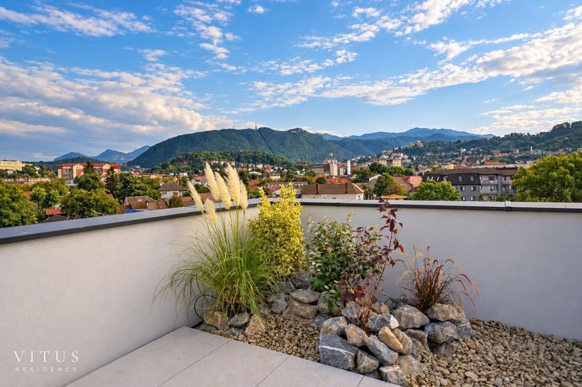 Penthouse cu 4 camere decomandat în Central
