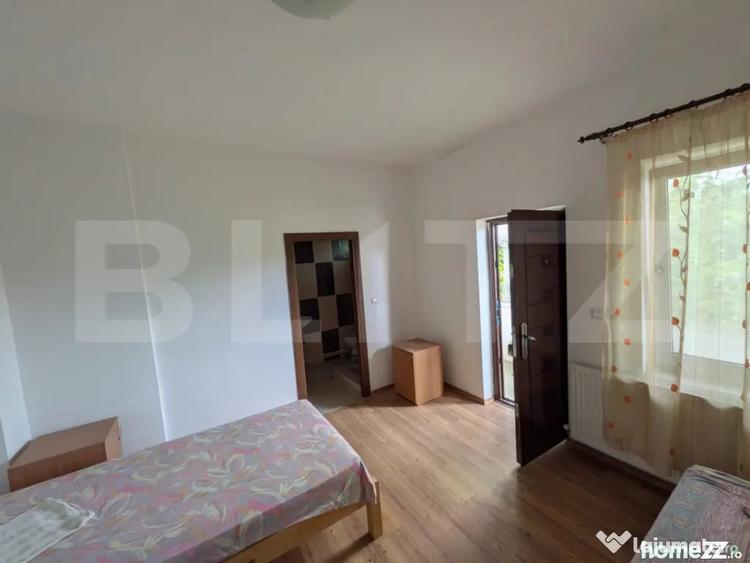 Casă cu 9 camere cu Teren 439 Mp în Central