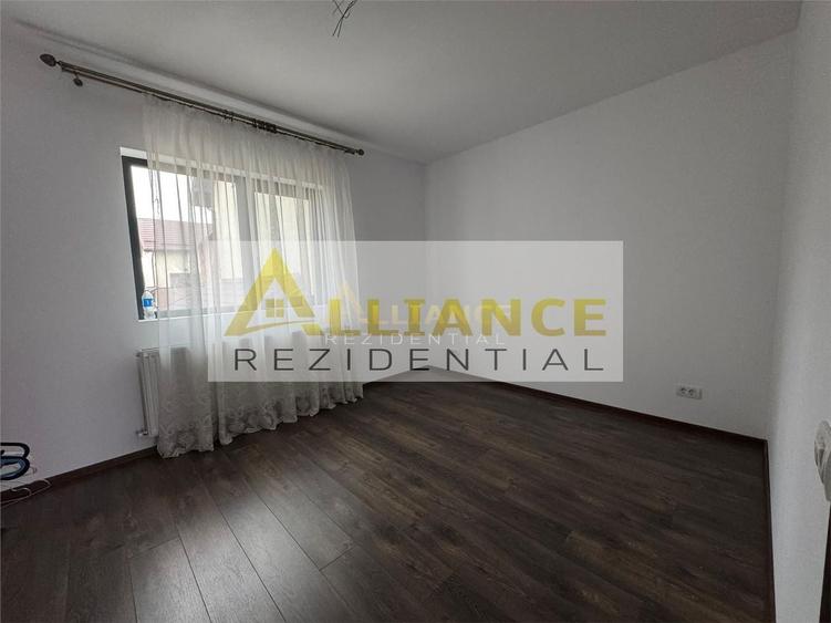 Casă individuală cu 4 camere decomandat cu Canalizare în Central