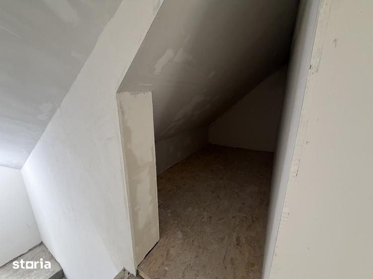 Casă cu 6 camere cu Teren 965 Mp în Brănești