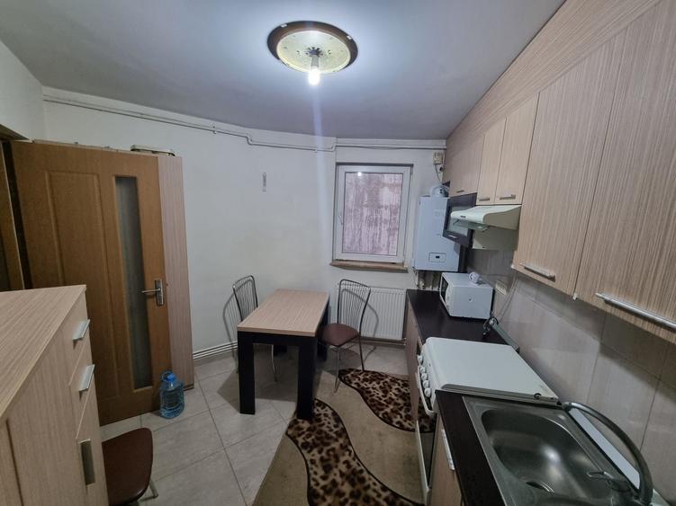 Apartament cu 2 camere decomandat, mobilat în Dacia
