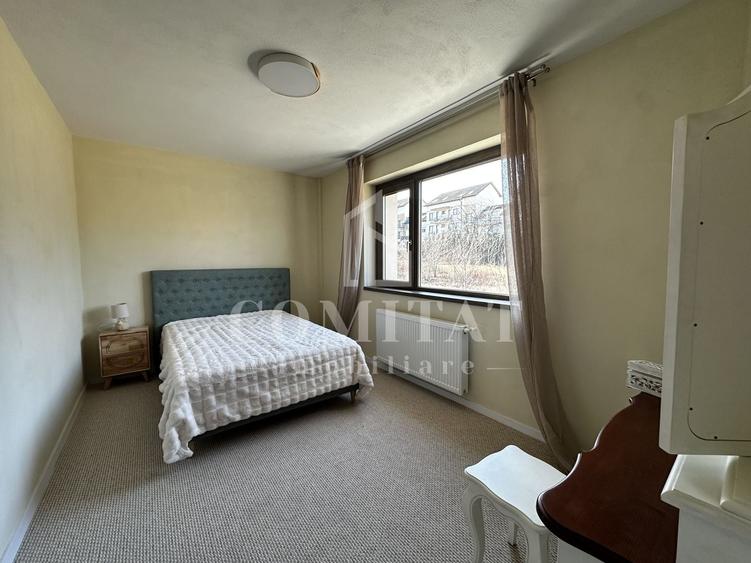 Apartament cu 3 camere semidecomandat în Borhanci