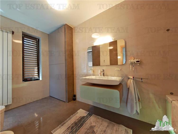 Casă individuală cu 6 camere cu Teren 1000 Mp în Corbeanca