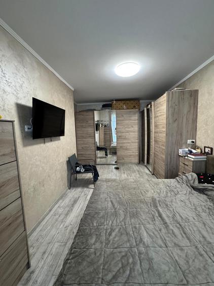 Apartament cu 4 camere decomandat în Florești