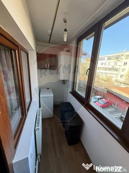 Apartament cu 4 camere decomandat în Central