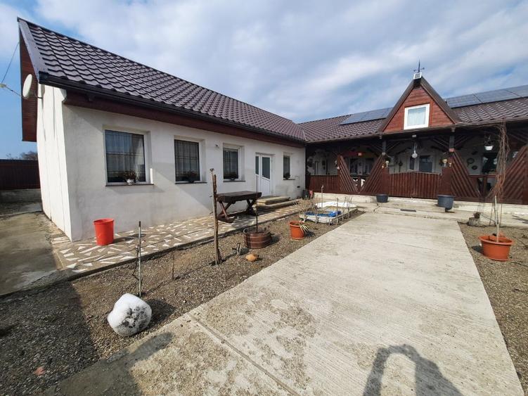 Casă individuală cu 5 camere cu Garaj în Grumăzești