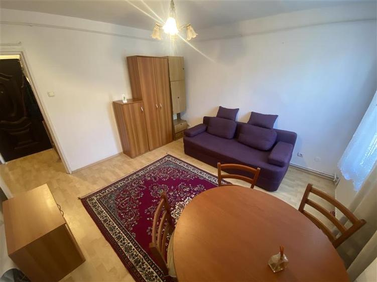 Garsonieră decomandată în Tudor
