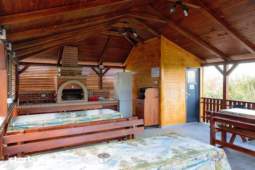 Casă cu 9 camere cu Teren 6600 Mp în Sânmartin